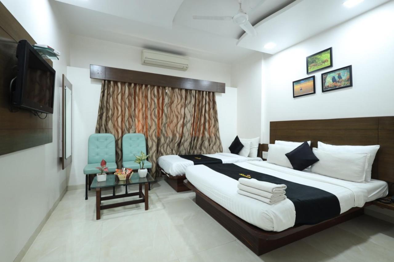 Saish Hotel Shirdi Exterior foto