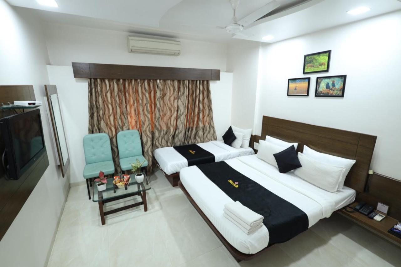 Saish Hotel Shirdi Exterior foto