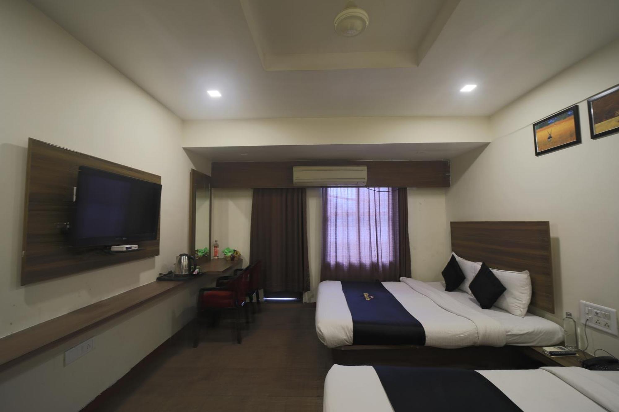 Saish Hotel Shirdi Exterior foto